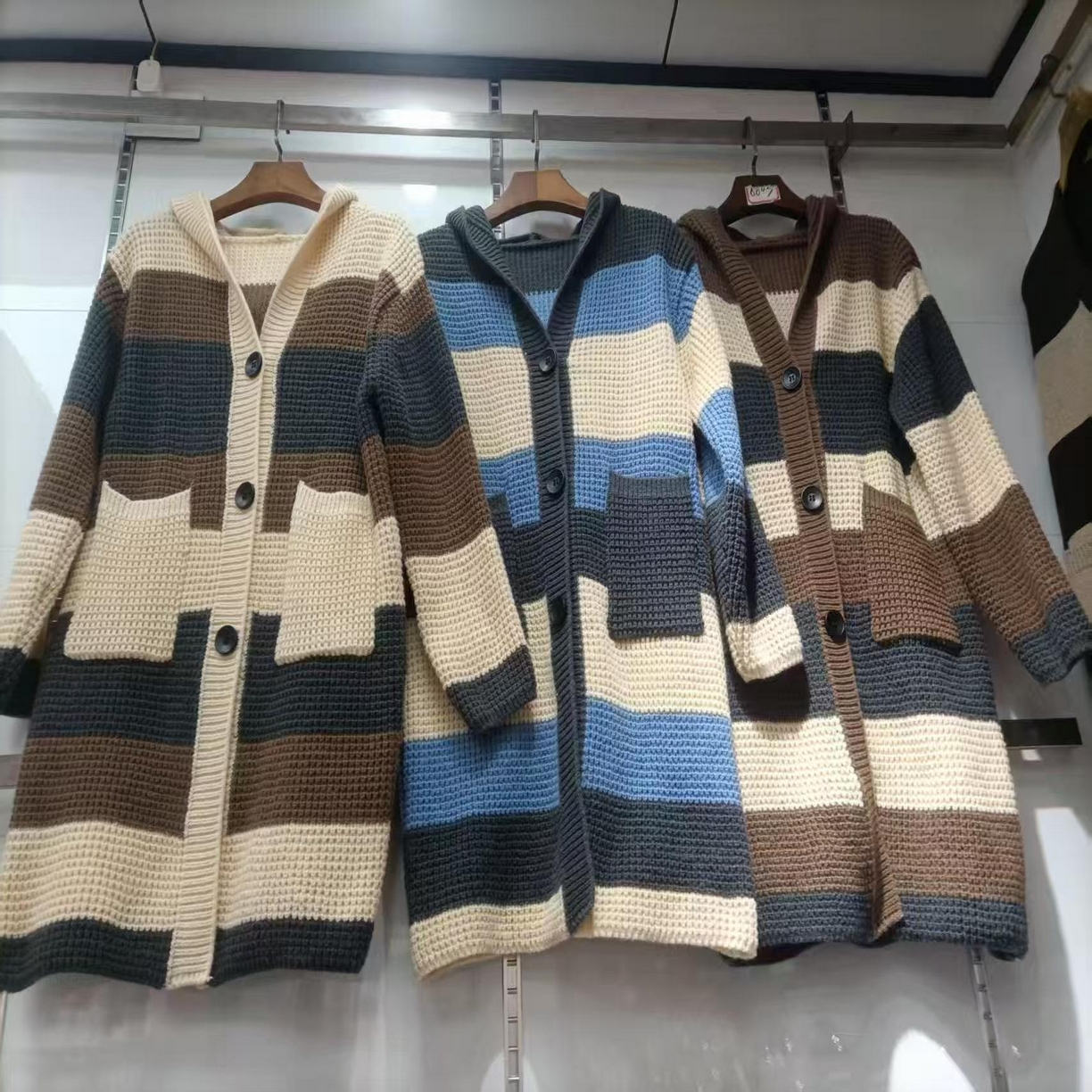 91家纺网 家纺一手货源 找家纺 （总）洛兰沙家居馆 只代发针织开衫女秋季新款慵懒风长款流大格休闲款软糯时尚宽松毛衣女大衣