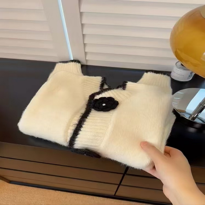 91家纺网 家纺一手货源 找家纺 （总）洛兰沙家居馆 只代发小香风毛衣女春秋慵懒可爱甜美圆领花朵针织开衫短款外套温柔上衣