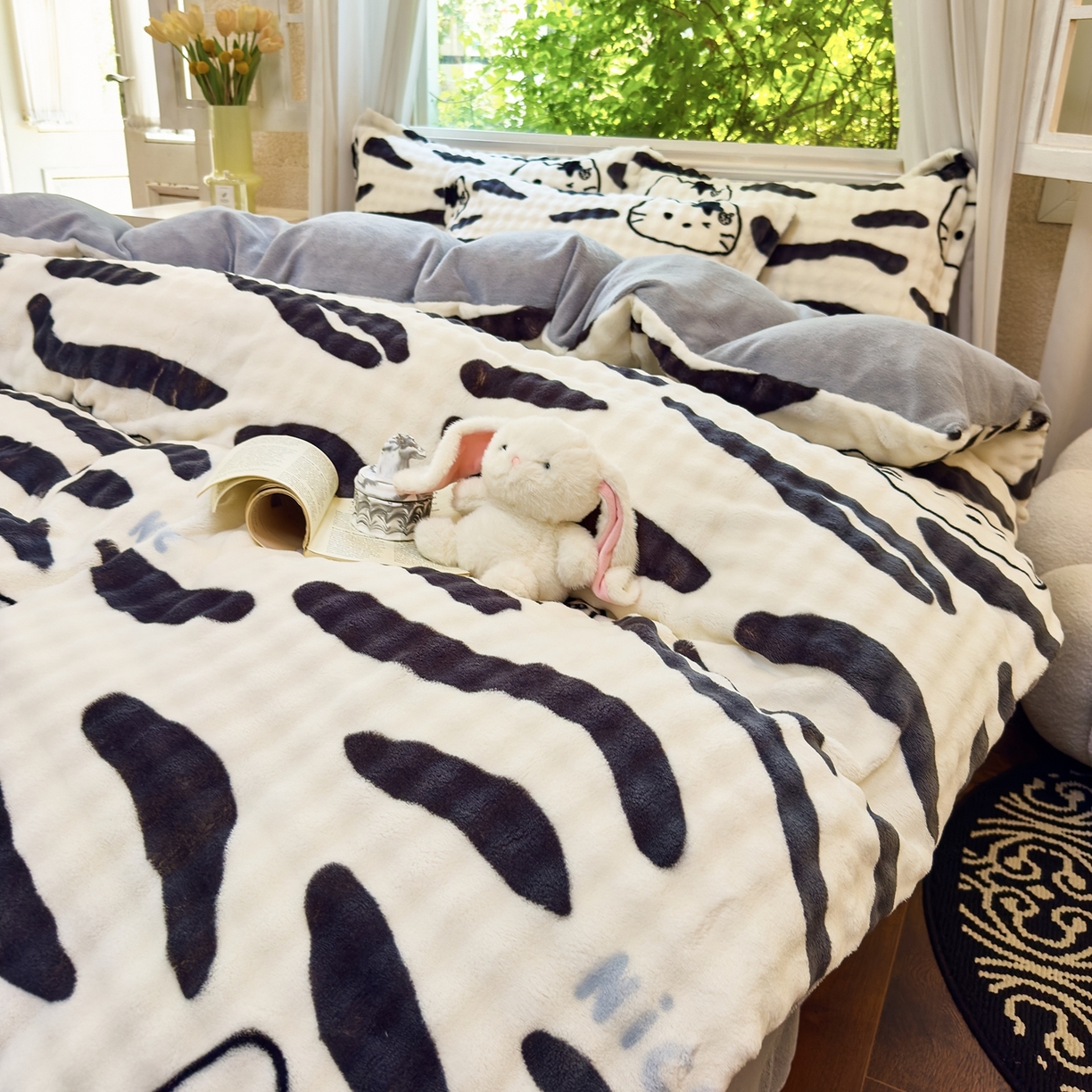 91家纺网 家纺一手货源 找家纺 梦莱斯 2025秋冬新款高克重牛奶绒四件套 斑马猫