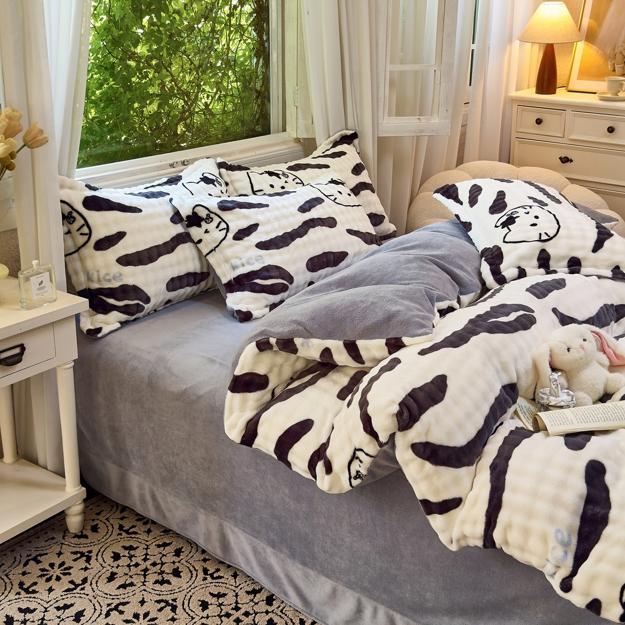 91家纺网 家纺一手货源 找家纺 梦莱斯 2025秋冬新款高克重牛奶绒四件套 斑马猫