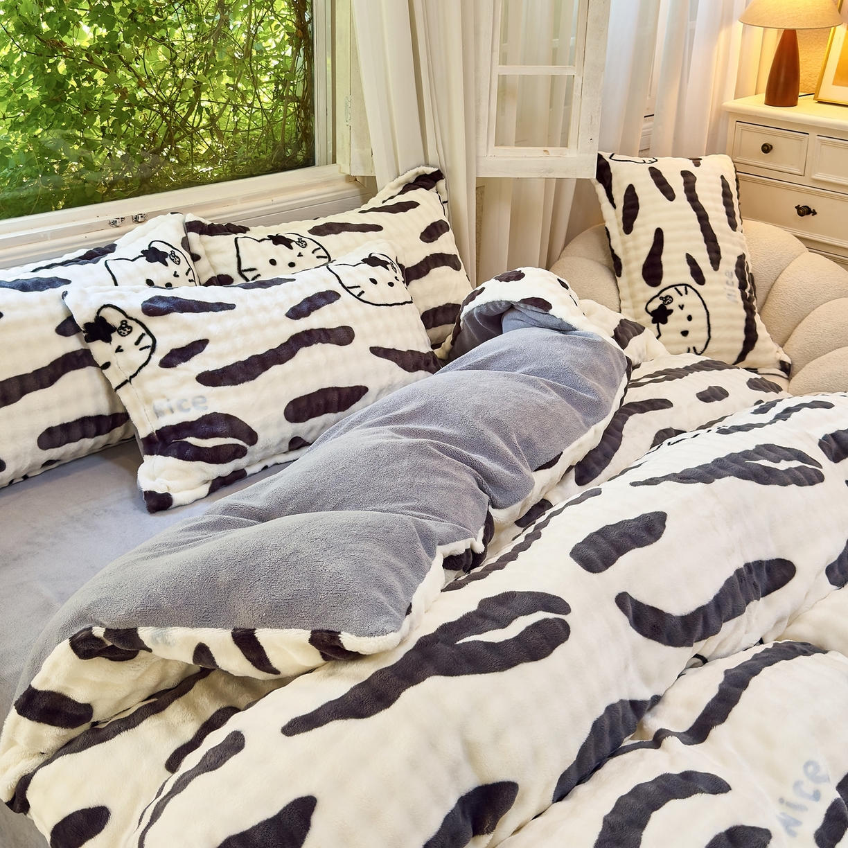 91家纺网 家纺一手货源 找家纺 梦莱斯 2025秋冬新款高克重牛奶绒四件套 斑马猫