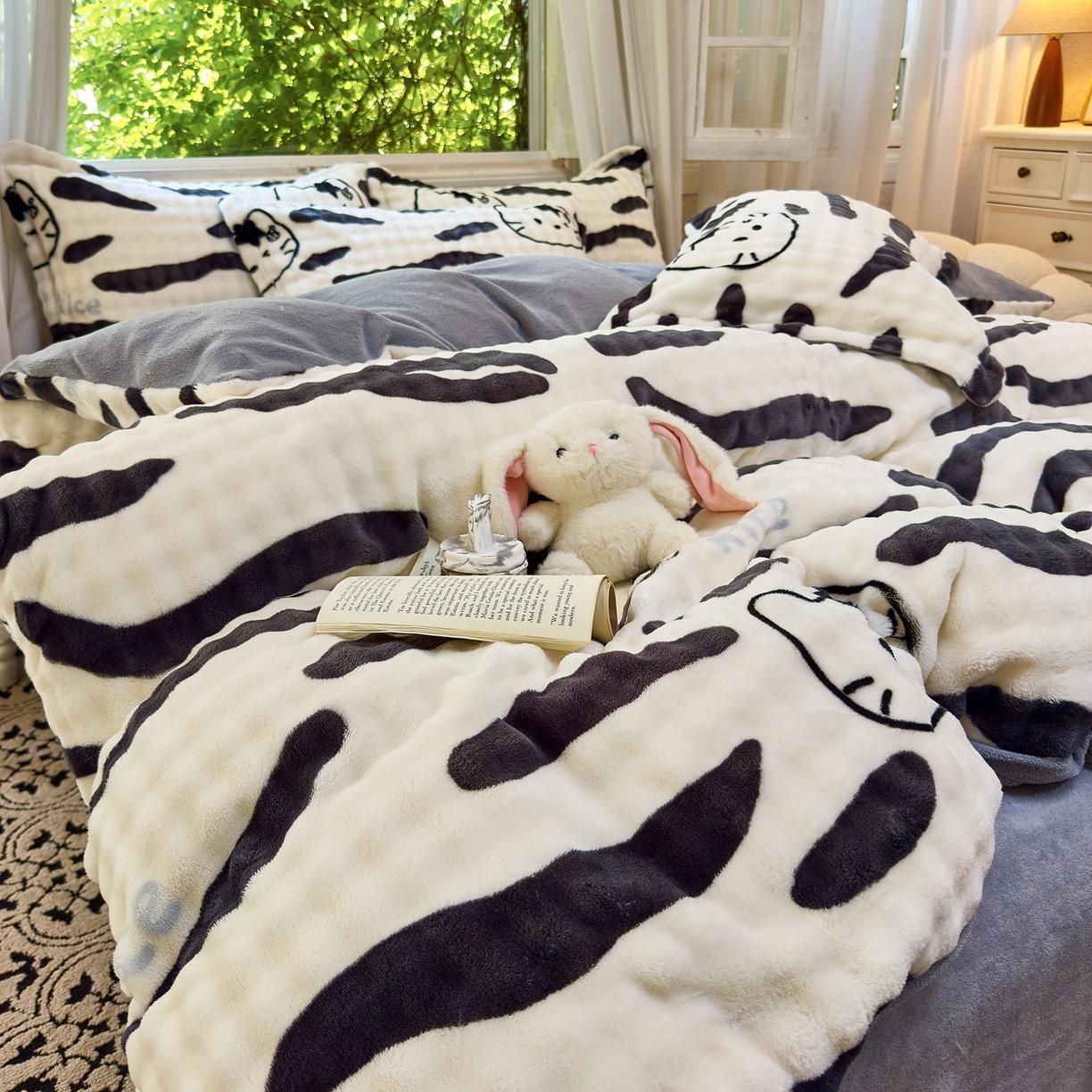 91家纺网 家纺一手货源 找家纺 梦莱斯 2025秋冬新款高克重牛奶绒四件套 斑马猫