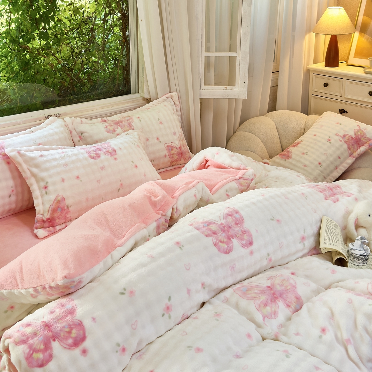 91家纺网 家纺一手货源 找家纺 梦莱斯 2025秋冬新款高克重牛奶绒四件套 蝶恋