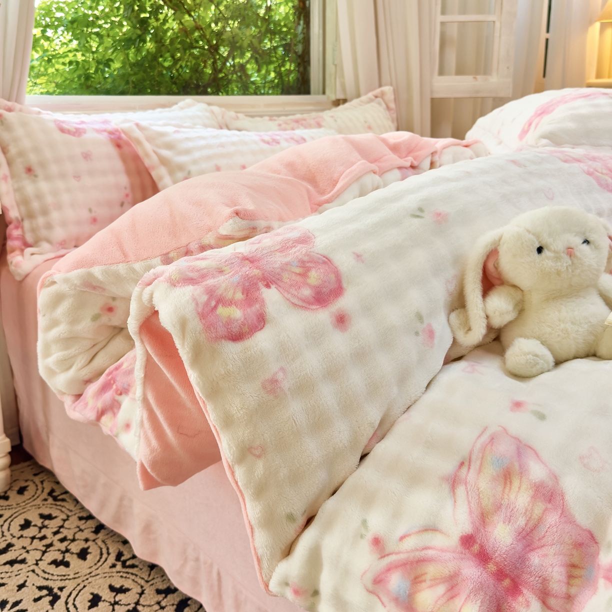 91家纺网 家纺一手货源 找家纺 梦莱斯 2025秋冬新款高克重牛奶绒四件套 蝶恋