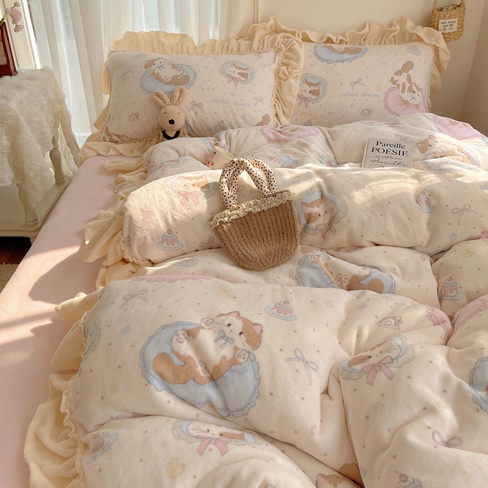 91家纺网 家纺一手货源 找家纺 瑞莱 上新2025年秋冬新款A类200克牛奶绒卡通印花四件套 懒懒猫