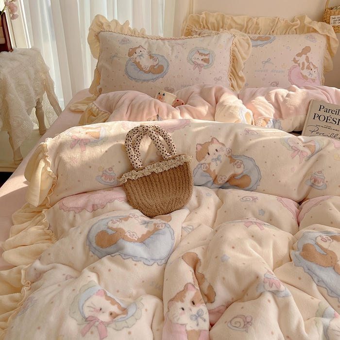 91家纺网 家纺一手货源 找家纺 瑞莱 上新2025年秋冬新款A类200克牛奶绒卡通印花四件套 懒懒猫