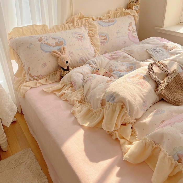 91家纺网 家纺一手货源 找家纺 瑞莱 上新2025年秋冬新款A类200克牛奶绒卡通印花四件套 懒懒猫