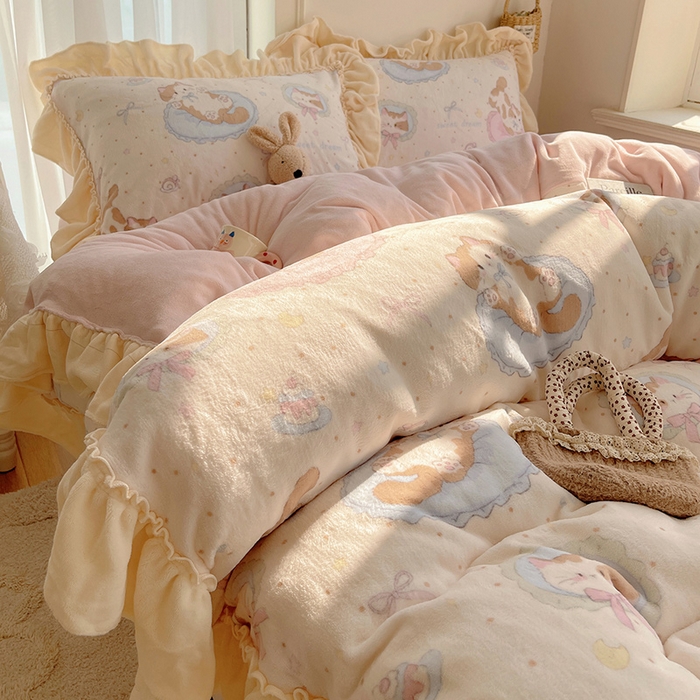 91家纺网 家纺一手货源 找家纺 瑞莱 上新2025年秋冬新款A类200克牛奶绒卡通印花四件套 懒懒猫