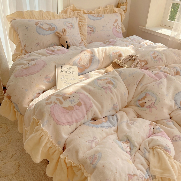 91家纺网 家纺一手货源 找家纺 瑞莱 上新2025年秋冬新款A类200克牛奶绒卡通印花四件套 懒懒猫