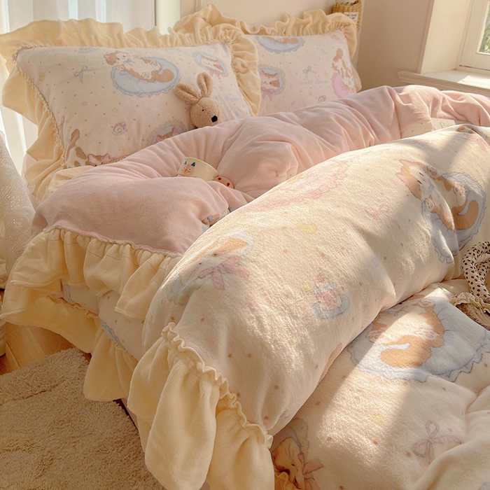 91家纺网 家纺一手货源 找家纺 瑞莱 上新2025年秋冬新款A类200克牛奶绒卡通印花四件套 懒懒猫