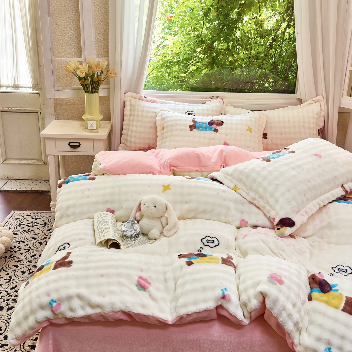 91家纺网 家纺一手货源 找家纺 梦莱斯 2025秋冬新款高克重牛奶绒四件套 快乐狗仔