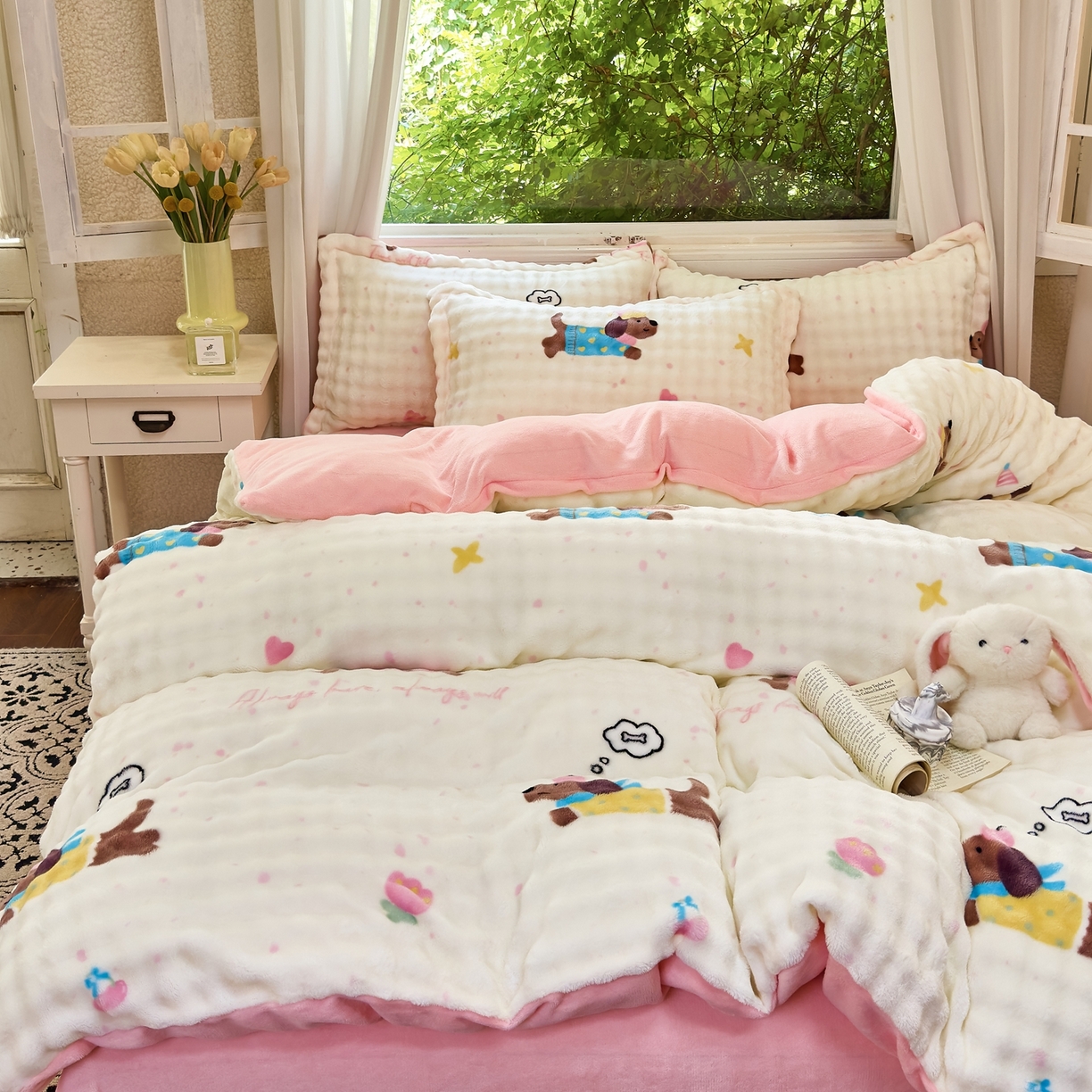 91家纺网 家纺一手货源 找家纺 梦莱斯 2025秋冬新款高克重牛奶绒四件套 快乐狗仔