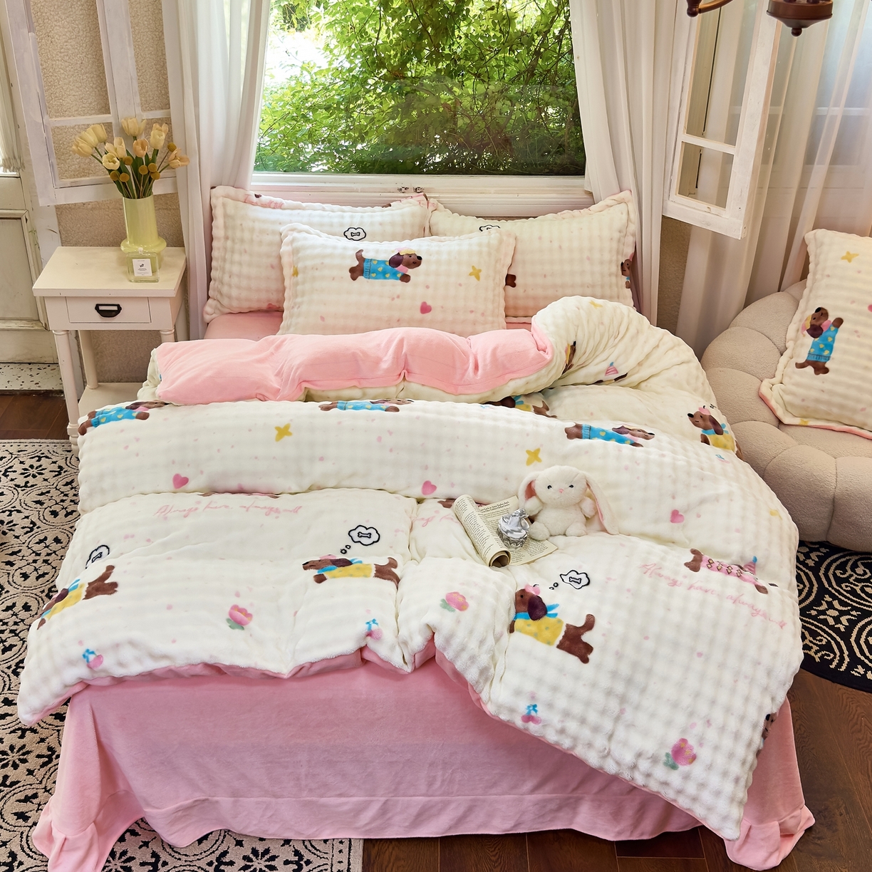 91家纺网 家纺一手货源 找家纺 梦莱斯 2025秋冬新款高克重牛奶绒四件套 快乐狗仔