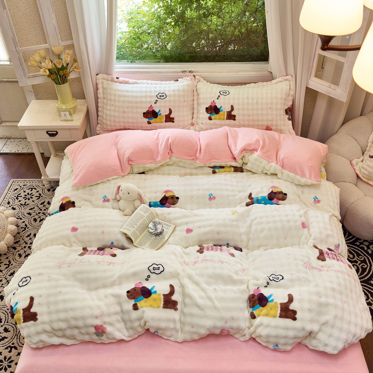 91家纺网 家纺一手货源 找家纺 梦莱斯 2025秋冬新款高克重牛奶绒四件套 快乐狗仔