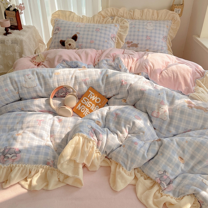 91家纺网 家纺一手货源 找家纺 瑞莱 上新2025年秋冬新款A类200克牛奶绒卡通印花四件套 萌趣咖宠