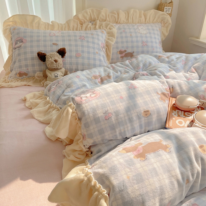 91家纺网 家纺一手货源 找家纺 瑞莱 上新2025年秋冬新款A类200克牛奶绒卡通印花四件套 萌趣咖宠