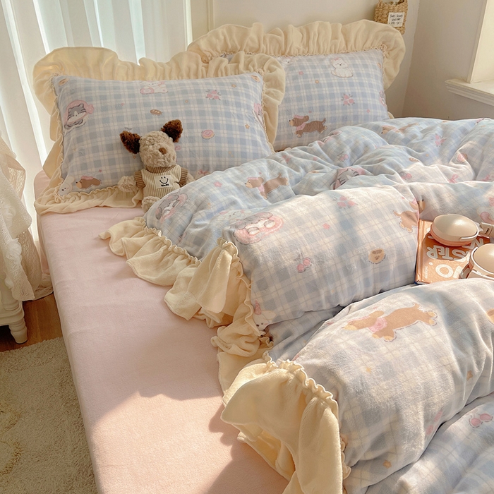 91家纺网 家纺一手货源 找家纺 瑞莱 上新2025年秋冬新款A类200克牛奶绒卡通印花四件套 萌趣咖宠