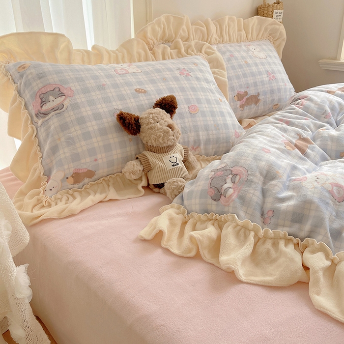 91家纺网 家纺一手货源 找家纺 瑞莱 上新2025年秋冬新款A类200克牛奶绒卡通印花四件套 萌趣咖宠