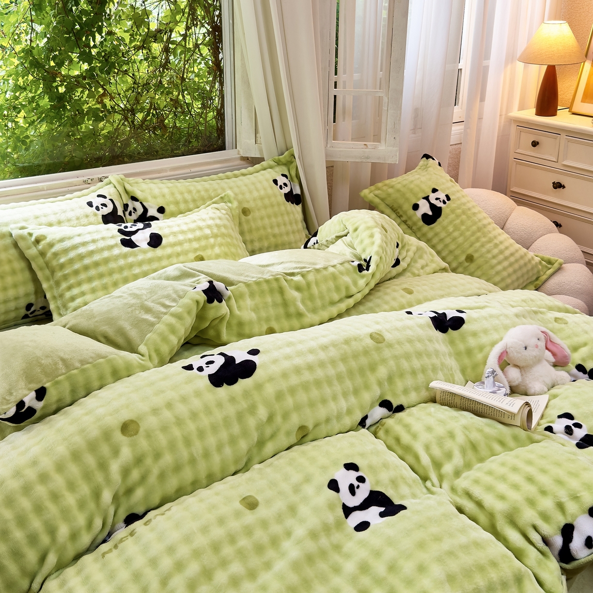 91家纺网 家纺一手货源 找家纺 梦莱斯 2025秋冬新款高克重牛奶绒四件套 胖达萌萌