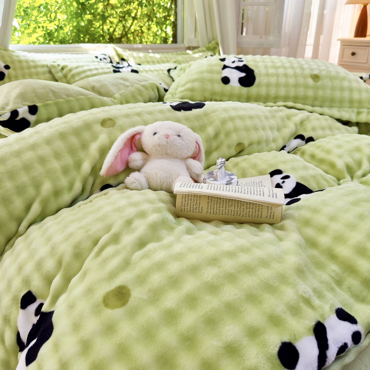 91家纺网 家纺一手货源 找家纺 梦莱斯 2025秋冬新款高克重牛奶绒四件套 胖达萌萌