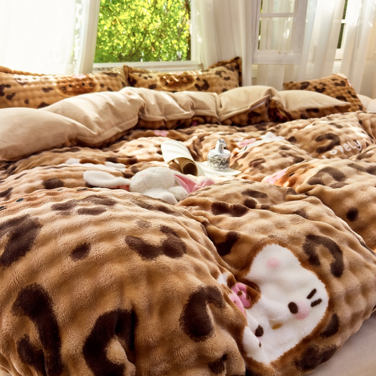 91家纺网 家纺一手货源 找家纺 梦莱斯 2025秋冬新款高克重牛奶绒四件套 小野猫