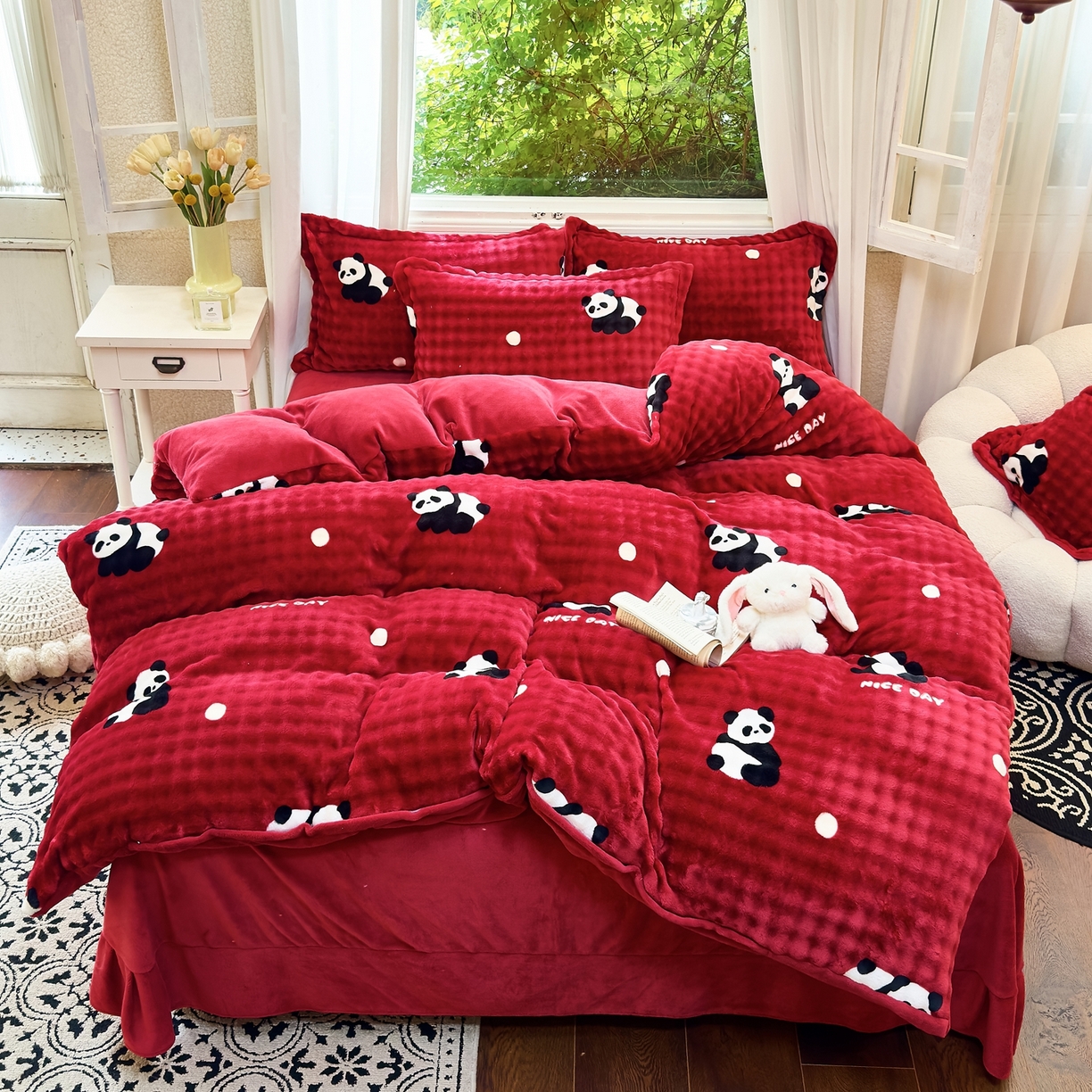 91家纺网 家纺一手货源 找家纺 梦莱斯 2025秋冬新款高克重牛奶绒四件套 熊猫红