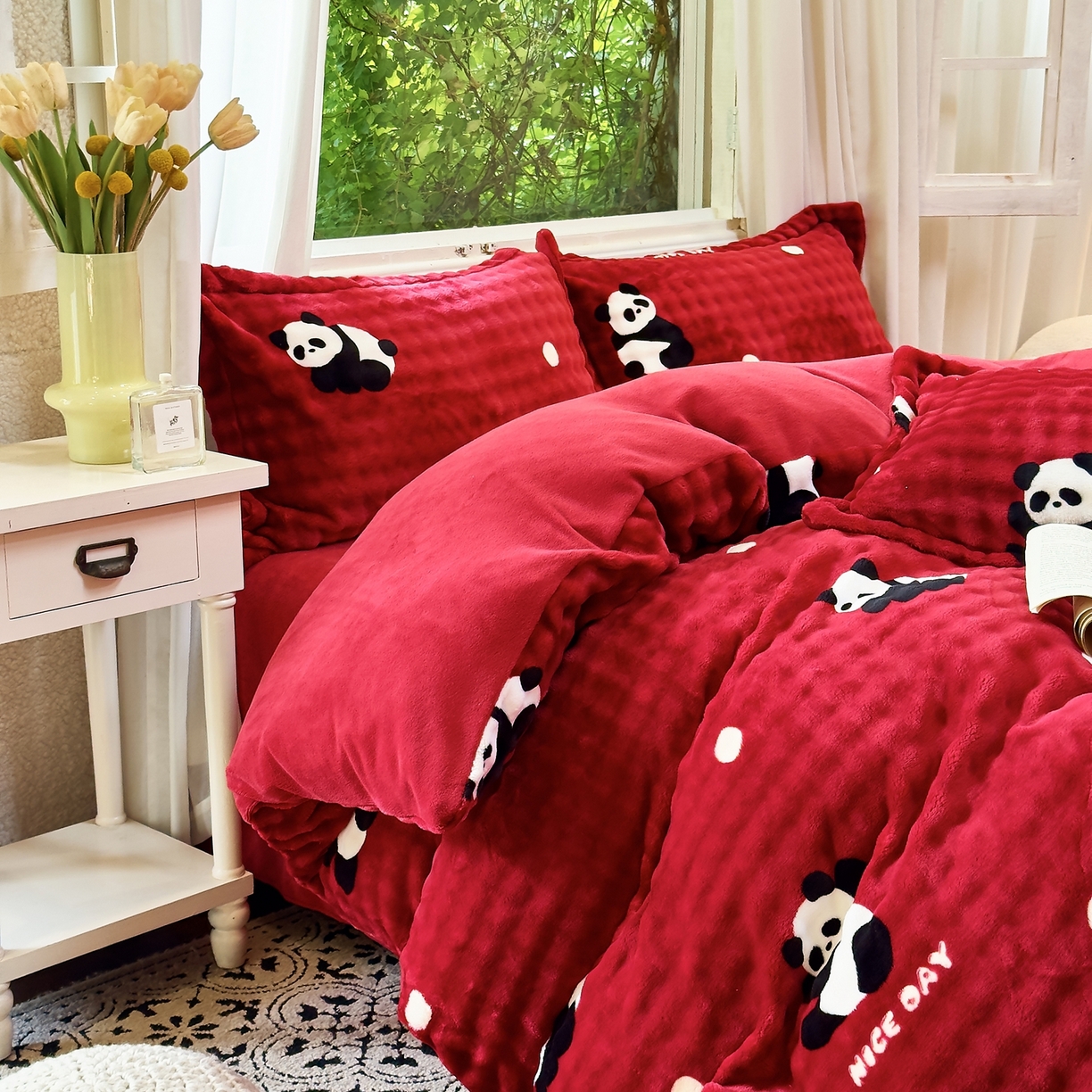 91家纺网 家纺一手货源 找家纺 梦莱斯 2025秋冬新款高克重牛奶绒四件套 熊猫红