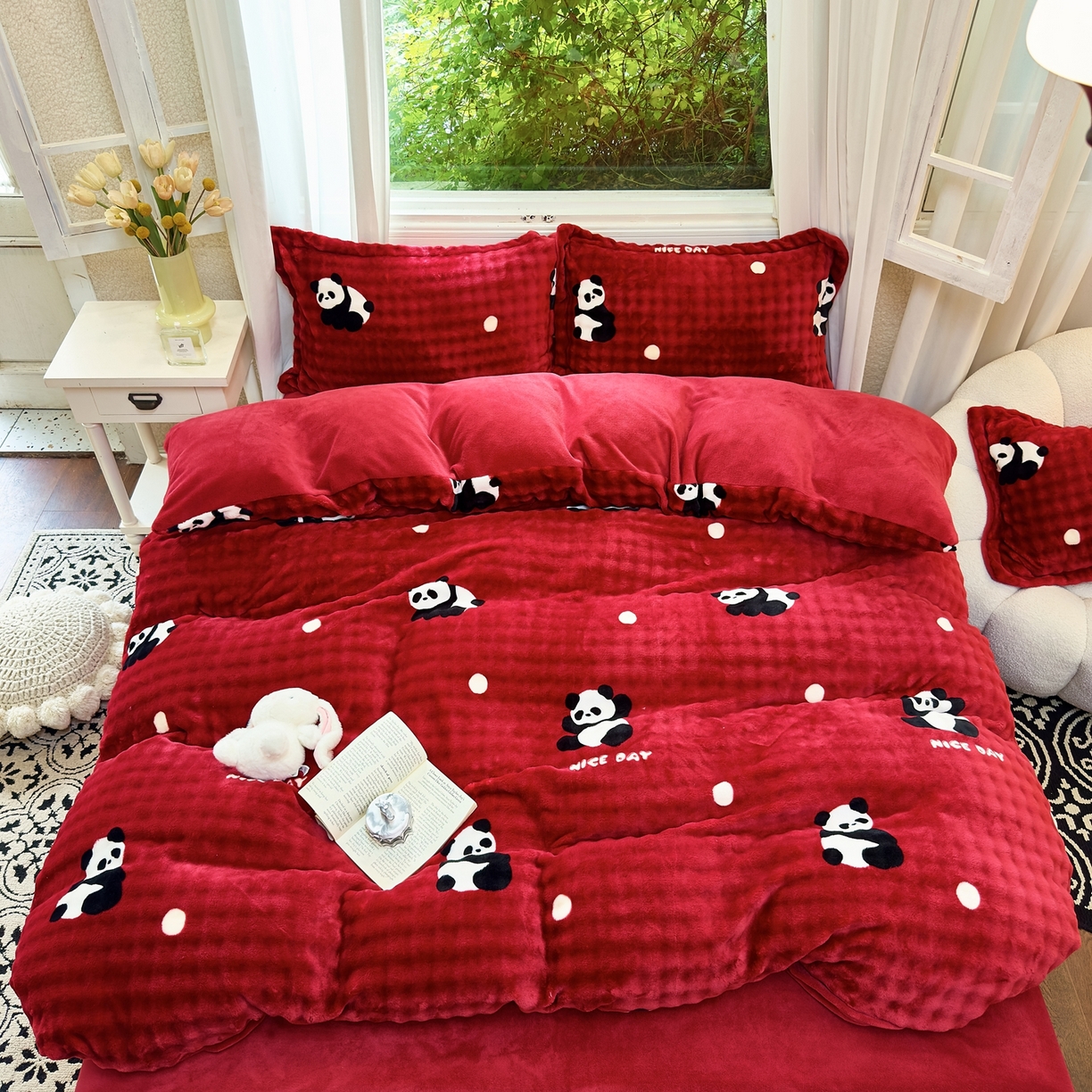 91家纺网 家纺一手货源 找家纺 梦莱斯 2025秋冬新款高克重牛奶绒四件套 熊猫红