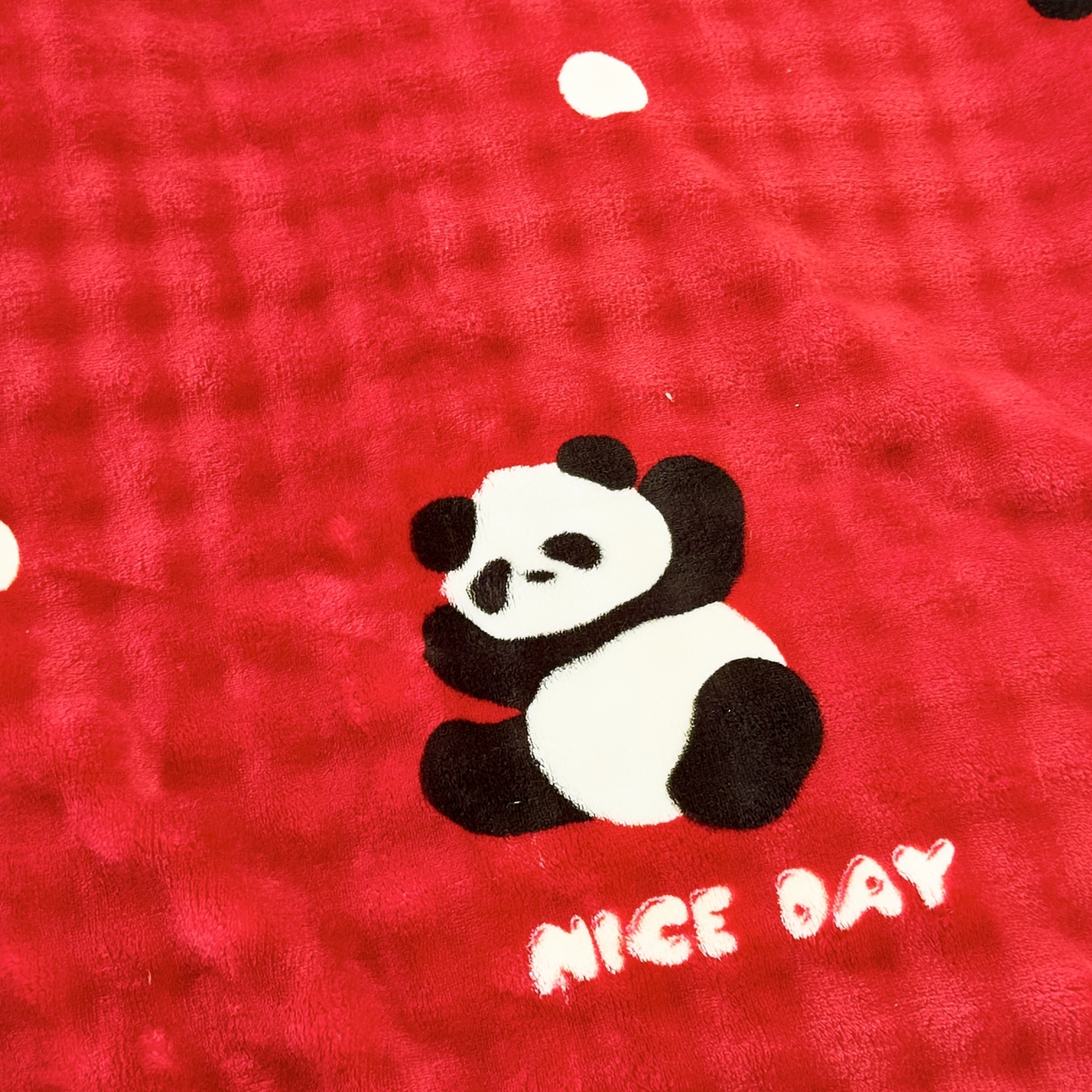 91家纺网 家纺一手货源 找家纺 梦莱斯 2025秋冬新款高克重牛奶绒四件套 熊猫红