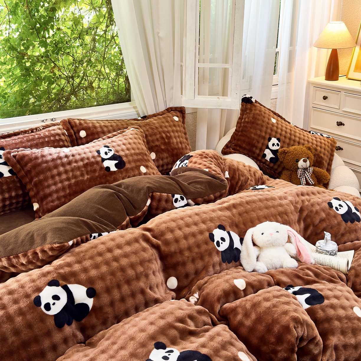 91家纺网 家纺一手货源 找家纺 梦莱斯 2025秋冬新款高克重牛奶绒四件套 熊猫咖