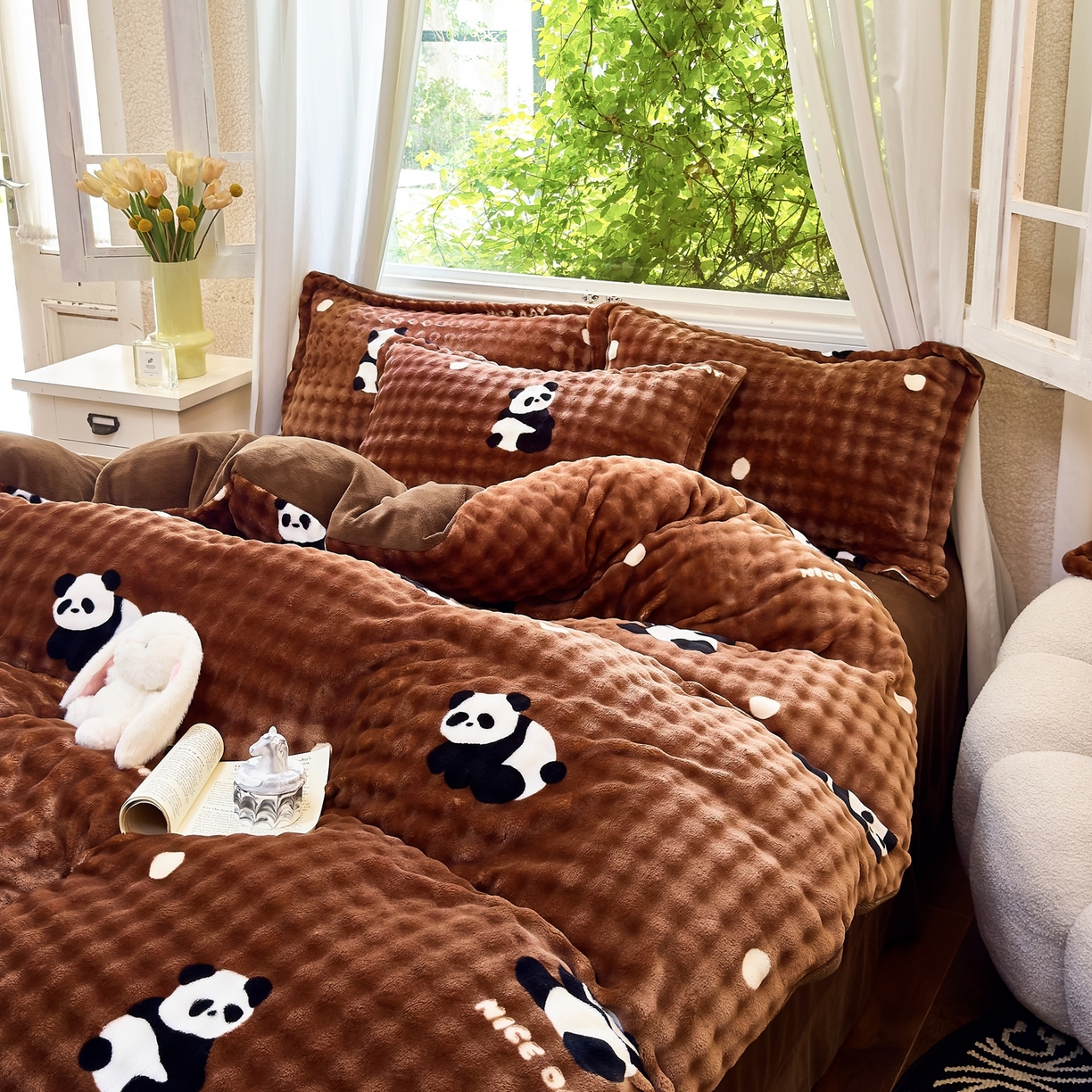 91家纺网 家纺一手货源 找家纺 梦莱斯 2025秋冬新款高克重牛奶绒四件套 熊猫咖