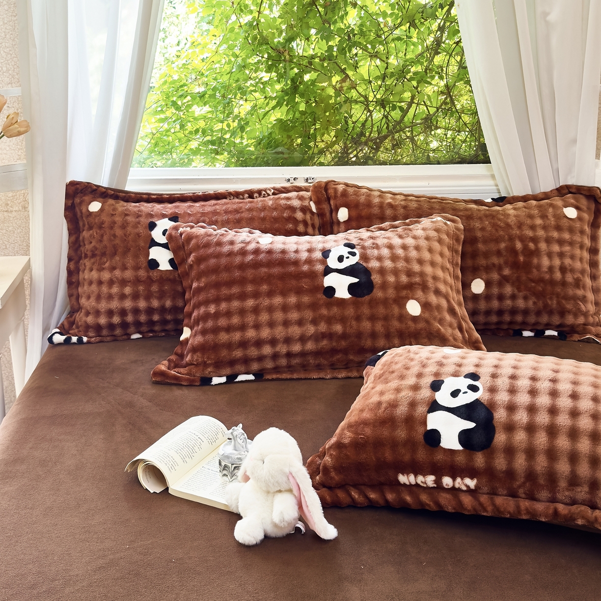 91家纺网 家纺一手货源 找家纺 梦莱斯 2025秋冬新款高克重牛奶绒四件套 熊猫咖