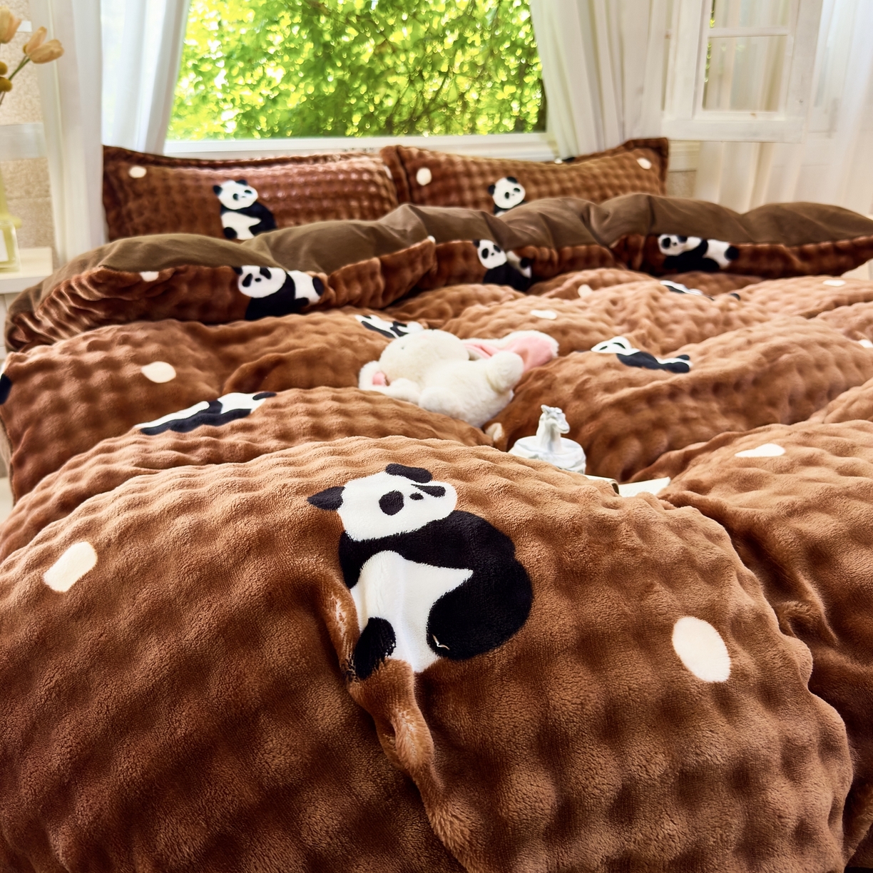 91家纺网 家纺一手货源 找家纺 梦莱斯 2025秋冬新款高克重牛奶绒四件套 熊猫咖