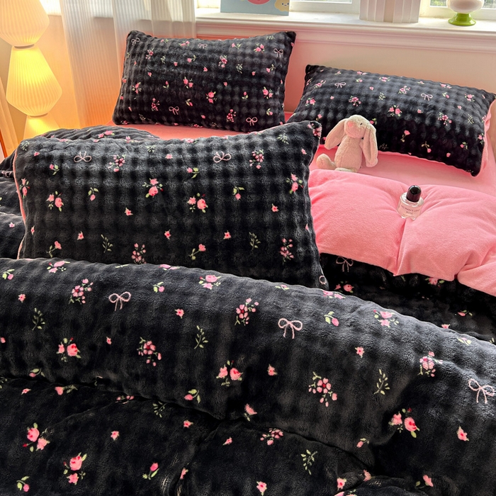 91家纺网 家纺一手货源 找家纺 一比一 2025新款亲肤舒适保暖泡泡绒牛奶绒四件套 暗香