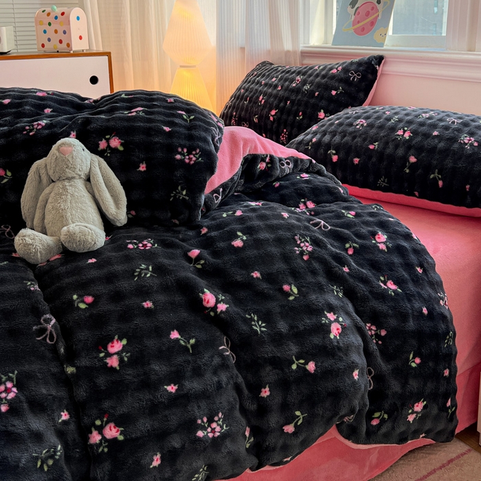 91家纺网 家纺一手货源 找家纺 一比一 2025新款亲肤舒适保暖泡泡绒牛奶绒四件套 暗香