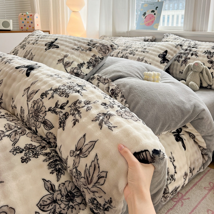 91家纺网 家纺一手货源 找家纺 一比一 2025新款亲肤舒适保暖泡泡绒牛奶绒四件套 奥黛丽