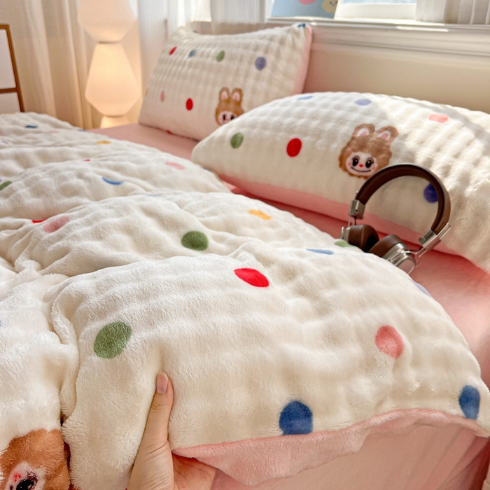 91家纺网 家纺一手货源 找家纺 一比一 2025新款亲肤舒适保暖泡泡绒牛奶绒四件套 布布