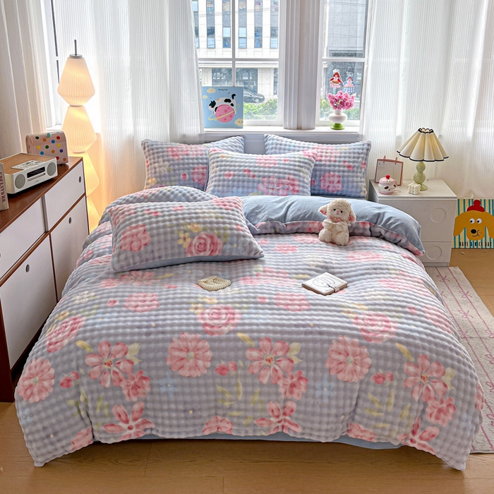 91家纺网 家纺一手货源 找家纺 一比一 2025新款亲肤舒适保暖泡泡绒牛奶绒四件套 春涧