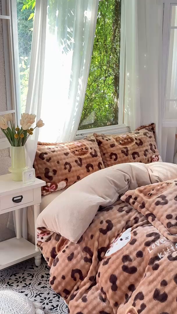 91家纺网 家纺一手货源 找家纺 梦莱斯 2025秋冬新款高克重牛奶绒四件套 小野猫