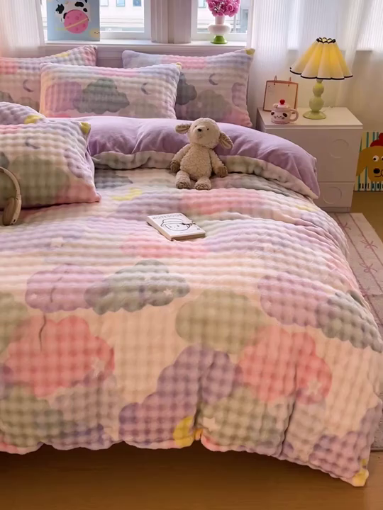 91家纺网 家纺一手货源 找家纺 一比一 2025新款亲肤舒适保暖泡泡绒牛奶绒四件套 梦幻星空