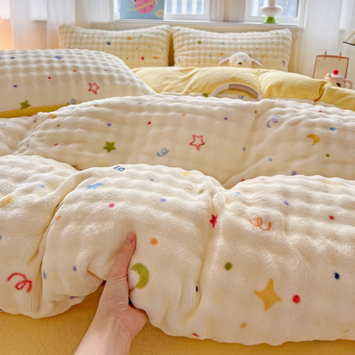 91家纺网 家纺一手货源 找家纺 一比一 2025新款亲肤舒适保暖泡泡绒牛奶绒四件套 奶油起司