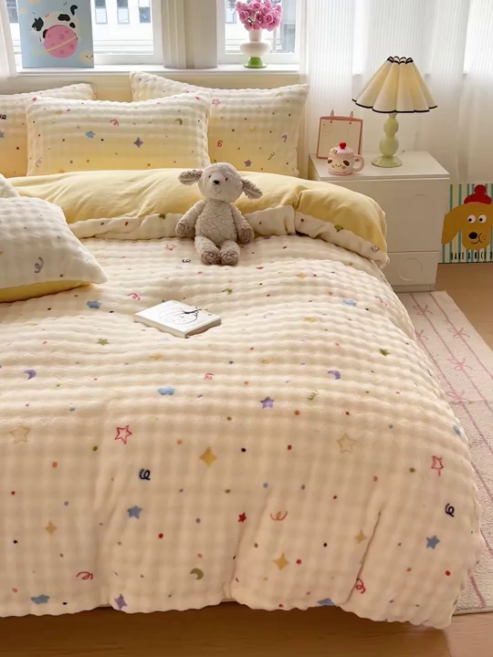 91家纺网 家纺一手货源 找家纺 一比一 2025新款亲肤舒适保暖泡泡绒牛奶绒四件套 奶油起司