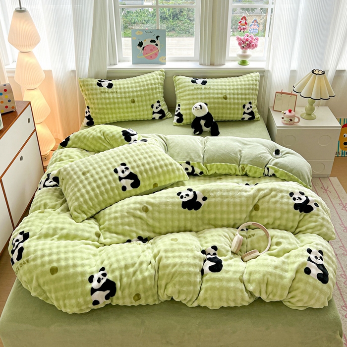 91家纺网 家纺一手货源 找家纺 一比一 2025新款亲肤舒适保暖泡泡绒牛奶绒四件套 胖达萌萌