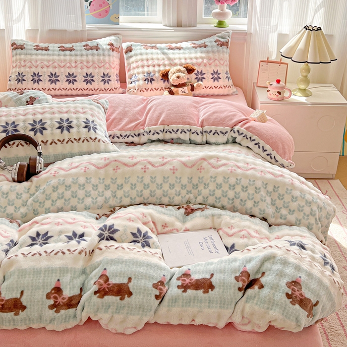 91家纺网 家纺一手货源 找家纺 一比一 2025新款亲肤舒适保暖泡泡绒牛奶绒四件套 汪汪队