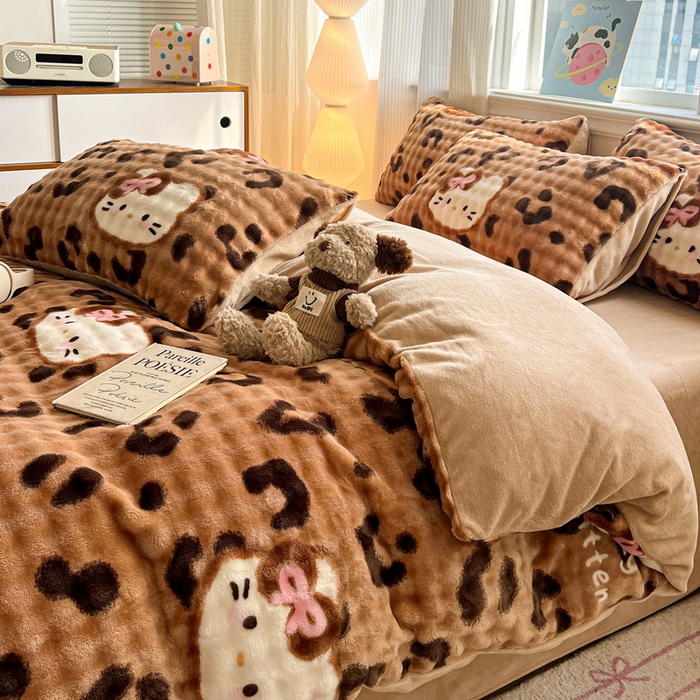 91家纺网 家纺一手货源 找家纺 一比一 2025新款亲肤舒适保暖泡泡绒牛奶绒四件套 小野猫