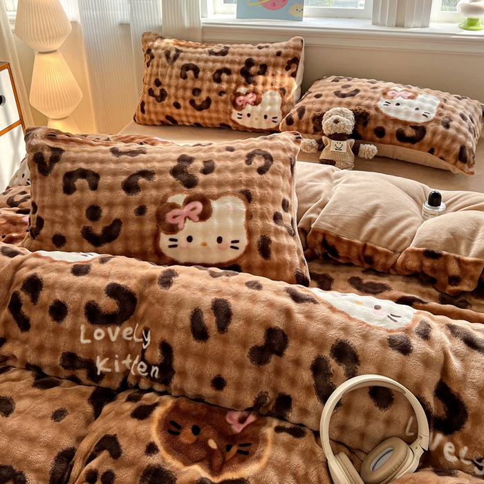 91家纺网 家纺一手货源 找家纺 一比一 2025新款亲肤舒适保暖泡泡绒牛奶绒四件套 小野猫