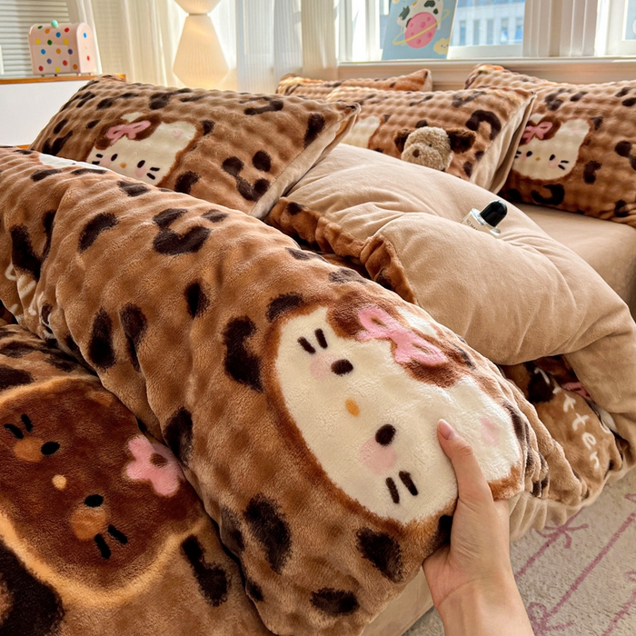 91家纺网 家纺一手货源 找家纺 一比一 2025新款亲肤舒适保暖泡泡绒牛奶绒四件套 小野猫