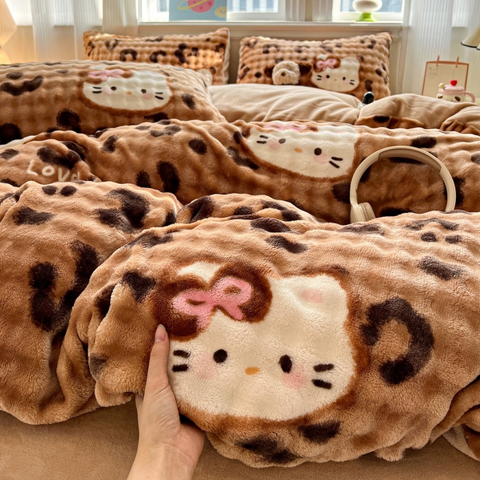 91家纺网 家纺一手货源 找家纺 一比一 2025新款亲肤舒适保暖泡泡绒牛奶绒四件套 小野猫