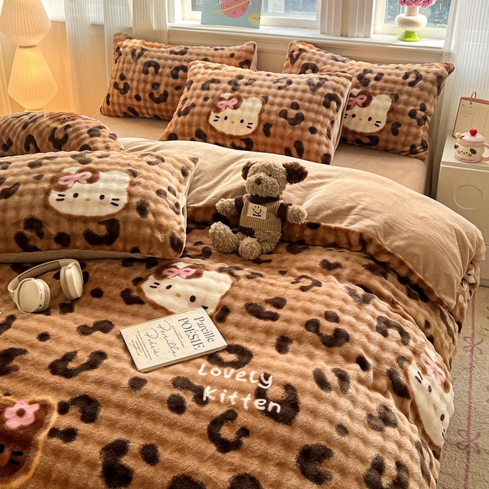 91家纺网 家纺一手货源 找家纺 一比一 2025新款亲肤舒适保暖泡泡绒牛奶绒四件套 小野猫