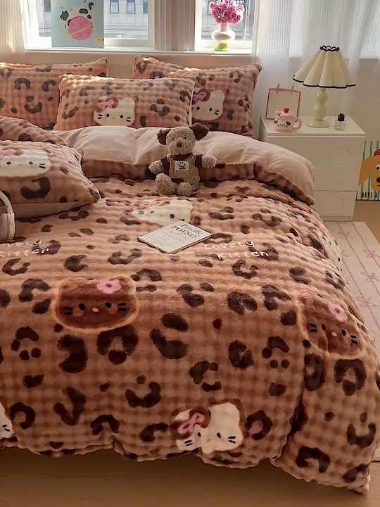 91家纺网 家纺一手货源 找家纺 一比一 2025新款亲肤舒适保暖泡泡绒牛奶绒四件套 小野猫